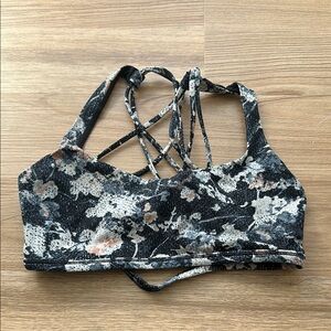LULULEMON Floral Strappy Women's SPORTS BRA SIZE 6